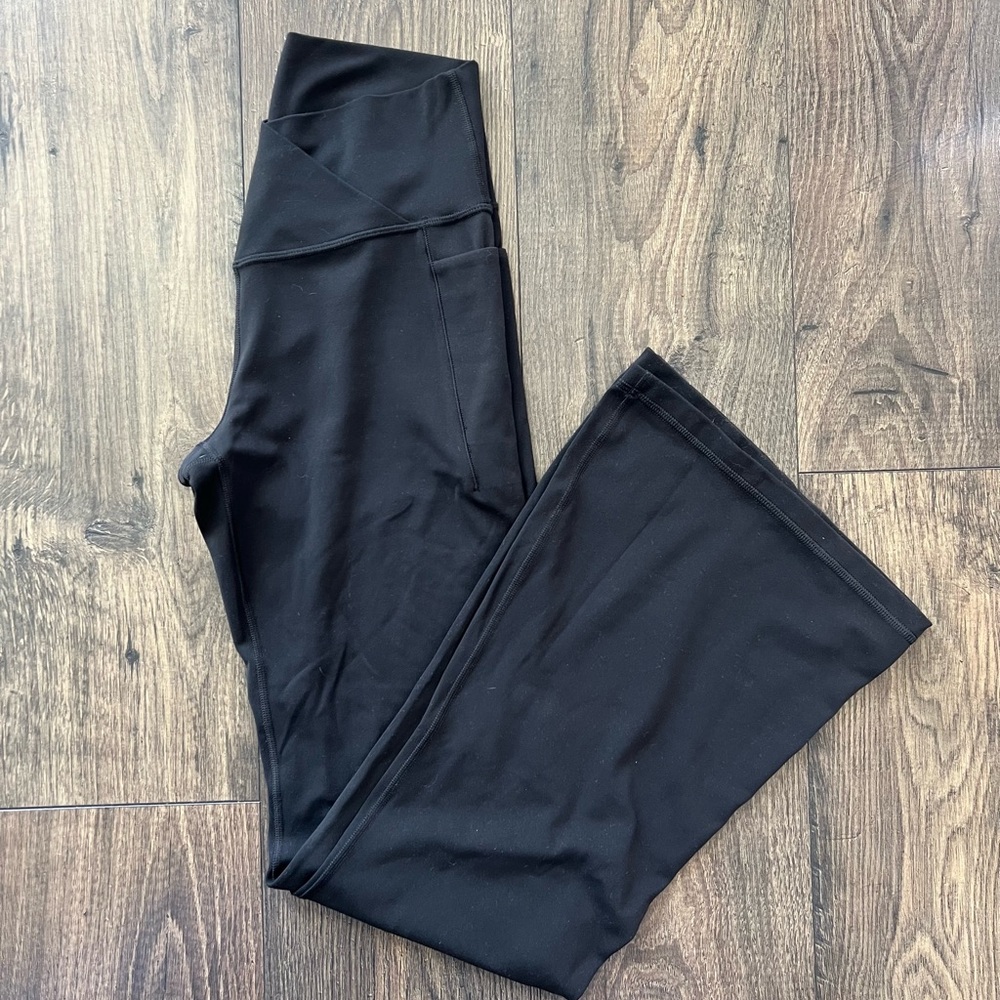 CRZ YOGA Butterluxe Crossover Flare Leggings with Pockets